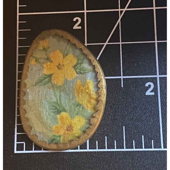 Antique Eyeglass Art  Brooch Hand Painted Lens Yellow Flowers Glass Gold Tone - Picture 1 of 8